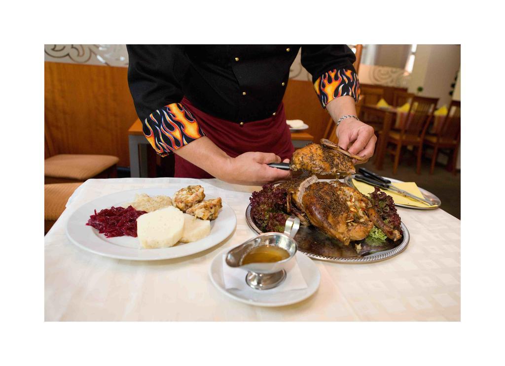 Hotel Epocha Янов над Нисоу Екстериор снимка