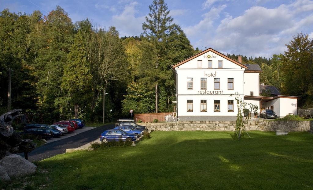 Hotel Epocha Янов над Нисоу Екстериор снимка