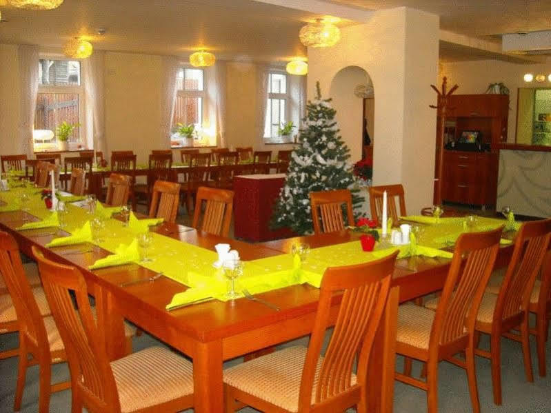 Hotel Epocha Янов над Нисоу Екстериор снимка