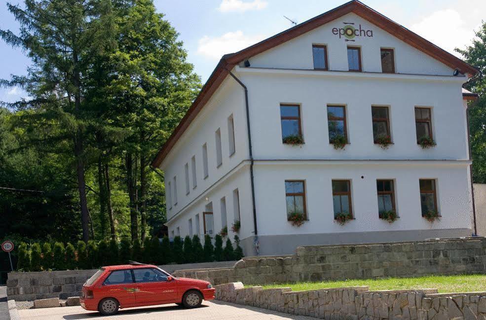 Hotel Epocha Янов над Нисоу Екстериор снимка